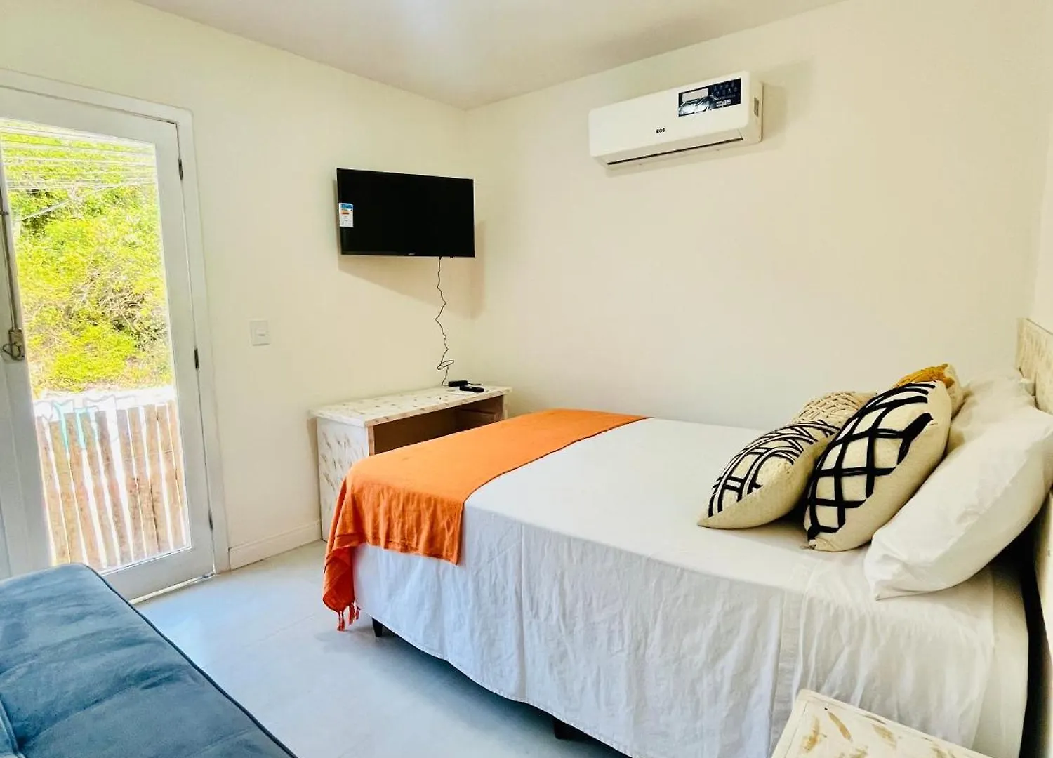 Apartamentos Charmosos Na Avenida Principal De Buzios  Búzios